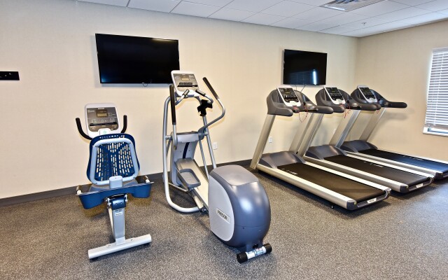 Hampton Inn & Suites Oakwood Village-Cleveland