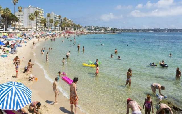 Apartment in Antibes With Shared Pool