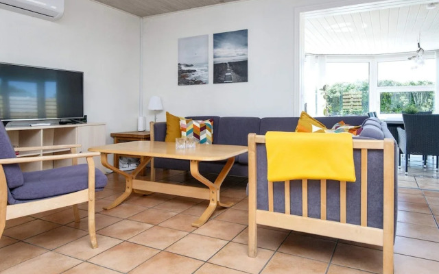 Spacious Holiday Home in Hemmet Jutland near Sea