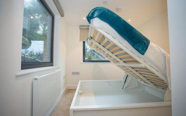 14 Compass Point