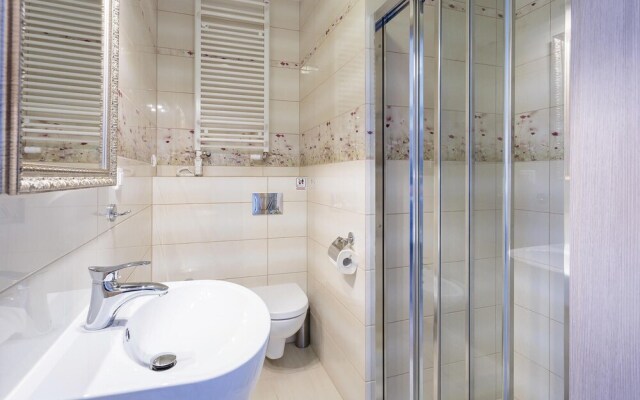 Awesome Home in Mielno With 5 Bedrooms and Wifi