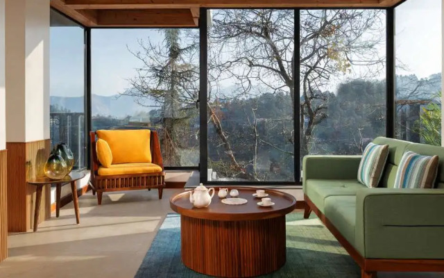 jüSTa Hollow Oak, Mussoorie