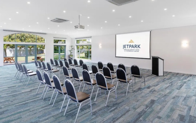 JetPark Hotel Hamilton Airport