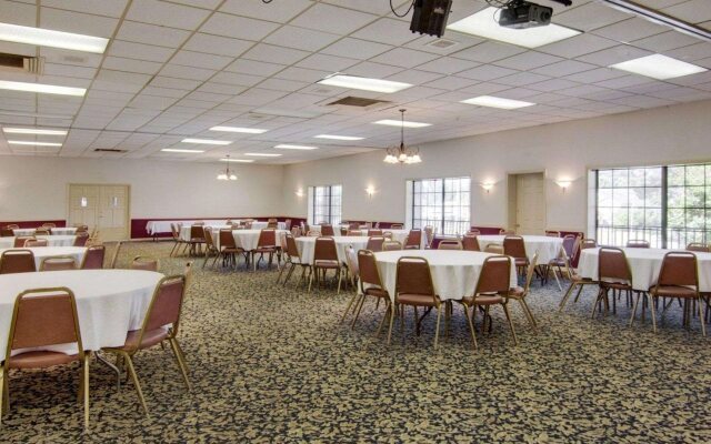 Econo Lodge Conference Center