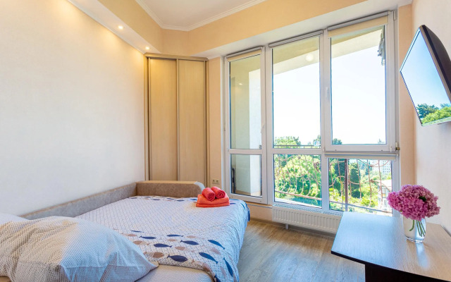 Двухкомнатная квартира с балконом и видом на море Романовский ЛаМар