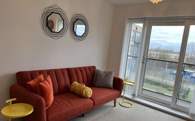 Mordern Retro 2 Bedroom Apartment