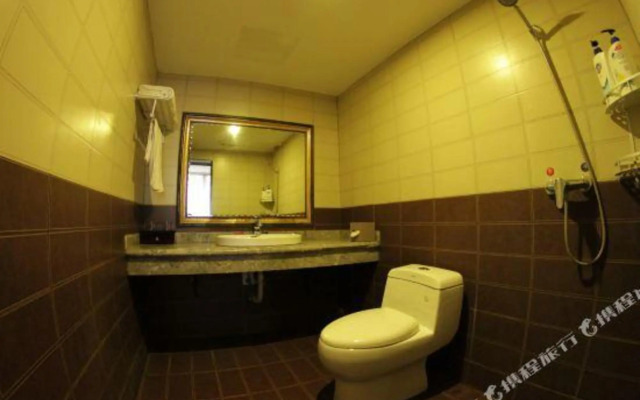 Yibin Rongzhou Holiday Hotel (Guanying Ancient Street)