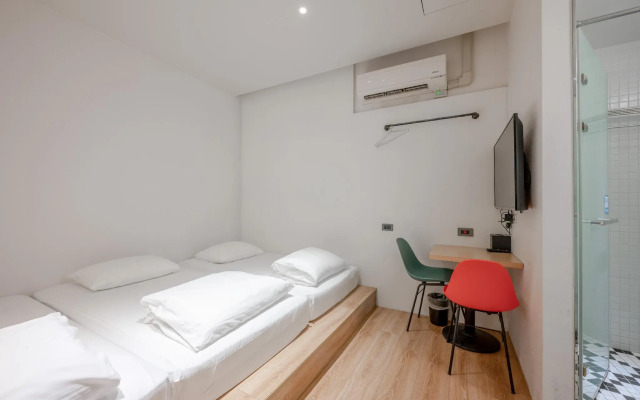 Light Hostel Hualien