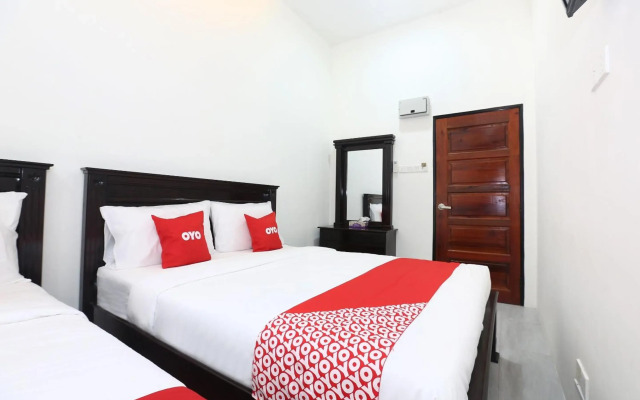Super OYO 89678 Ady Hotel
