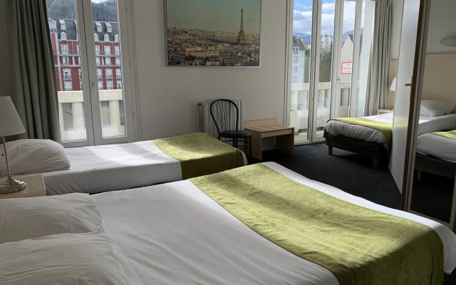 Hotel Notre- Dame de France
