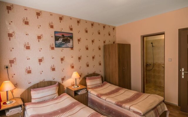 Hotel Bor
