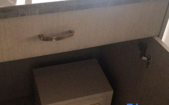 Elong R.YUN Hotel (Zhangshu Fortune Times Plaza)