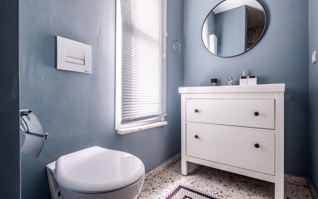Sleek Studio Flat With Central Location in Kadikoy