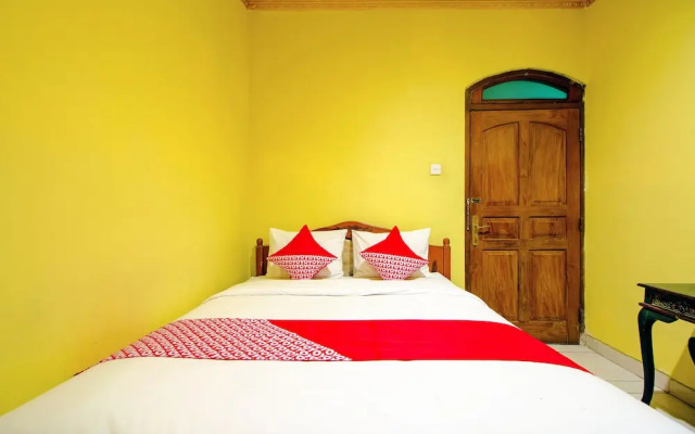 OYO 1770 Hotel Mawar Saron 2