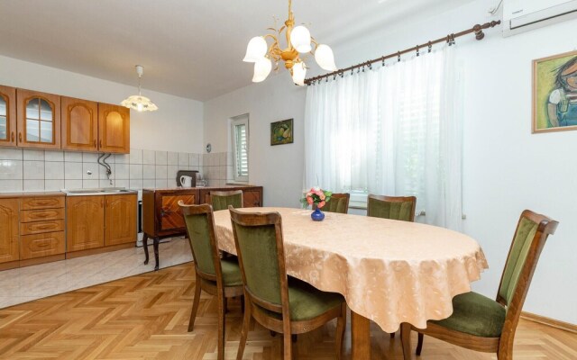 Awesome Home in Klenovica With Wifi and 5 Bedrooms