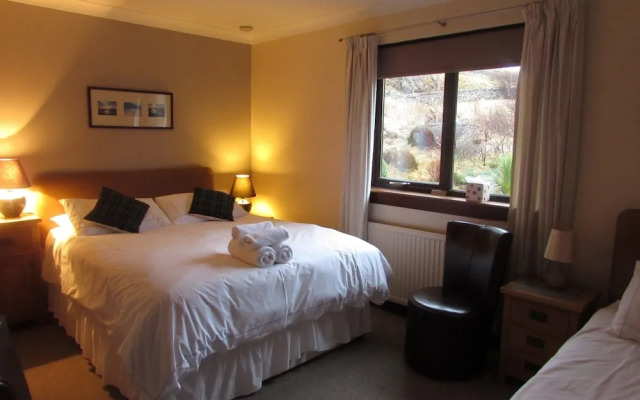 Old School Restaurant & Rooms