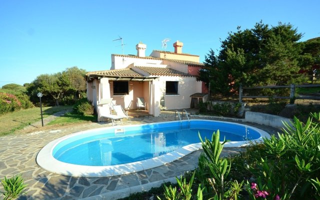 Traditional villa in Stintino with private garden and pool