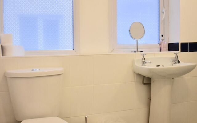 Beautiful 3 Bedroom Terraced House With Garden