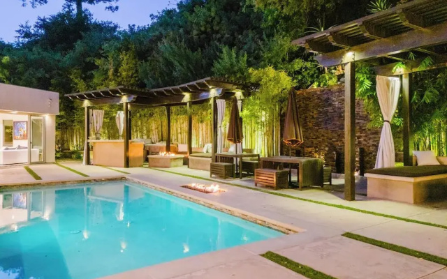 Zen Estate - Luxurious 5BR Beverly Hills Sanctuary With Pool & Canyon Views