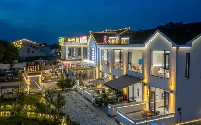 Jiuhua Mountain Jiuguniang Homestay (Tourist Service Center)