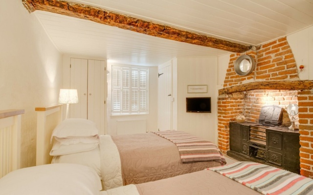 Characteristic Holiday Home With Courtyard in Authentic Little Street in Deal — фото 4