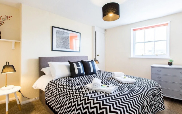 Newly Refurbished 2bdr Flat Close to the Beach