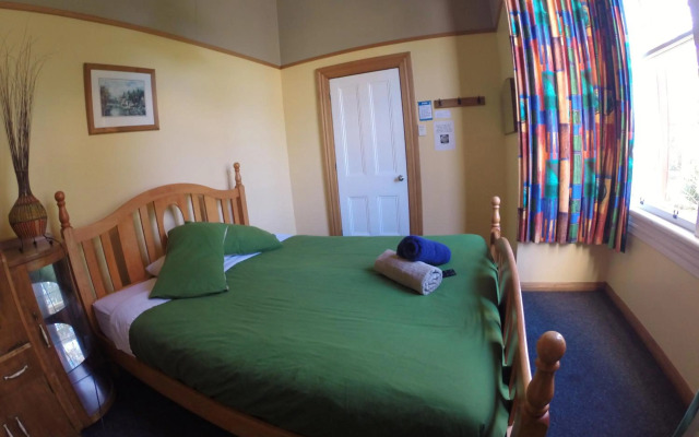Bazil's Hostel & Surf School
