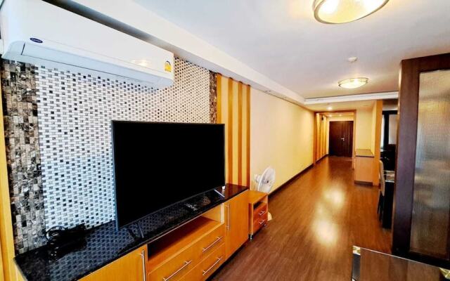 5C - 2 Bedroom Downtown Apartment With Shared Pool