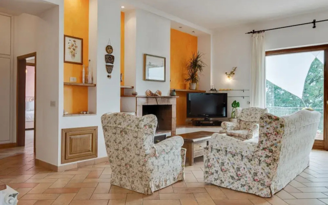 Inviting Farmhouse In San Venanzo With Garden