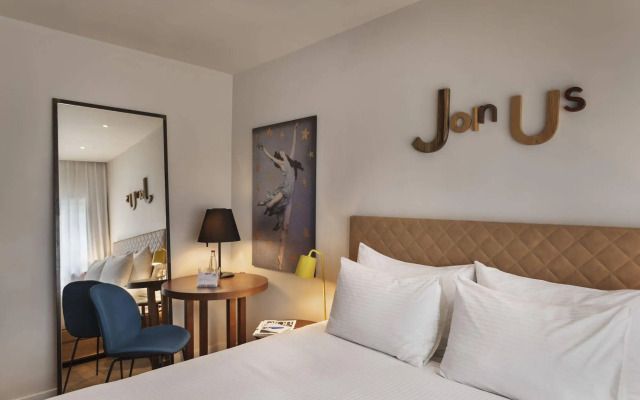 Jacob Shenkin Hotel