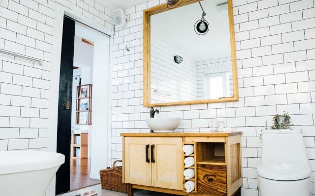 Hoclack Rooftop Moonlight