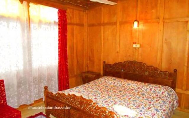 Houseboat Ambassador