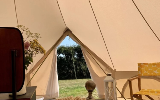 Tregantle Farm Eco Glampsite Super Safari Cabin