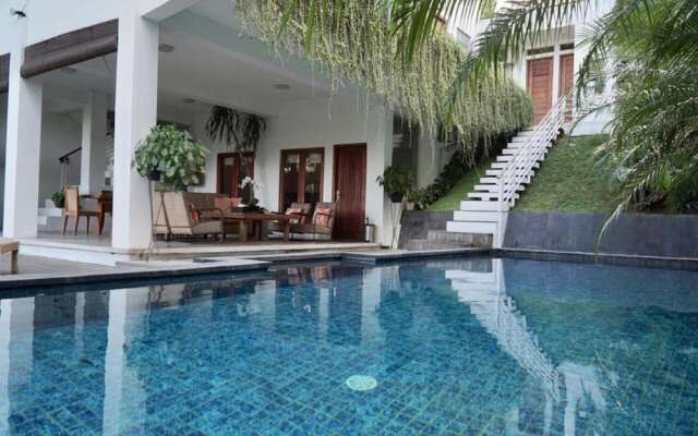 Villa Brata by WizZeLa