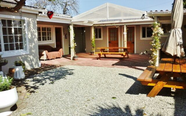 Jembjo's Knysna Lodge & Backpackers