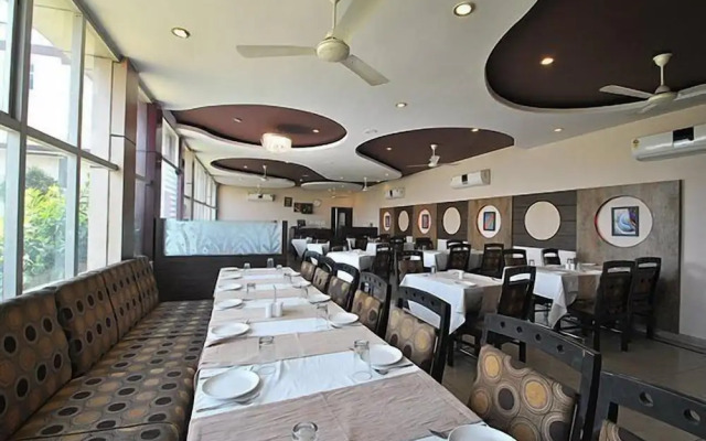 OYO 11754 Hotel Classic 7