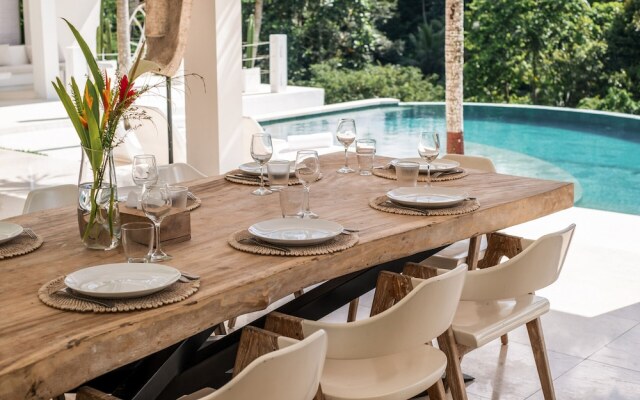 Limitless Jungle Villas Complex, 5 BR, Ubud With Staff