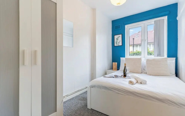 2 Bedroom Apartment - Parking, Wifi, Central