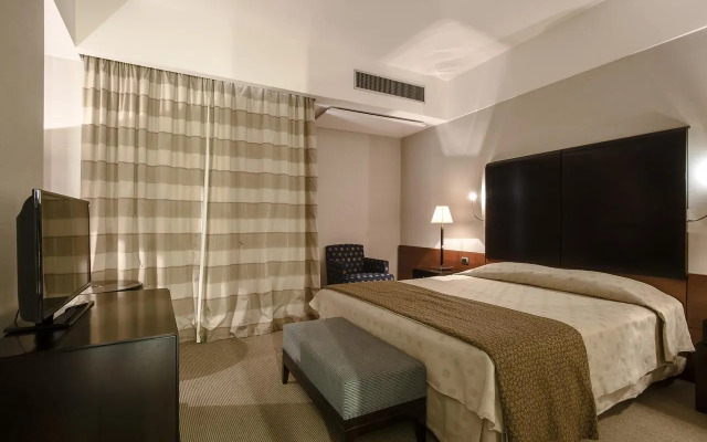 Fly On Hotel