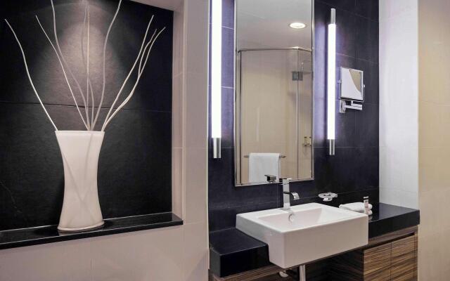 Pullman Dubai Jumeirah Lakes Towers - Hotel & Residence