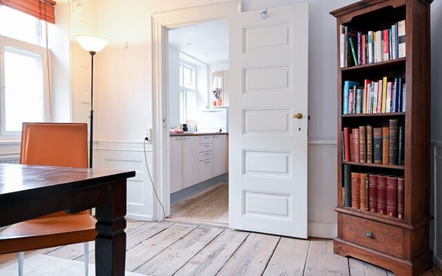 Hyggelig One-bedroom Apartment in the Original Building From 1750