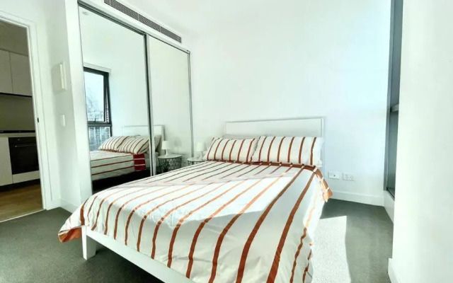 1 Bedroom Modern Apartment Near Crown and CBD
