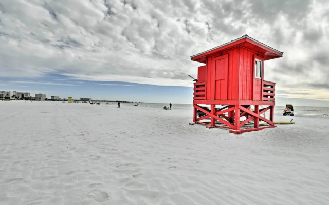Sarasota Bungalow w/ Pergola, Garden & Waterfalls!
