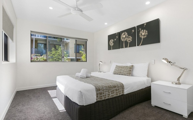 Exquisite Penthouse with views to Laguna Bay - Unit 3 Taralla 18 Edgar Bennett Avenue – Guest Rooms – Noosa Heads