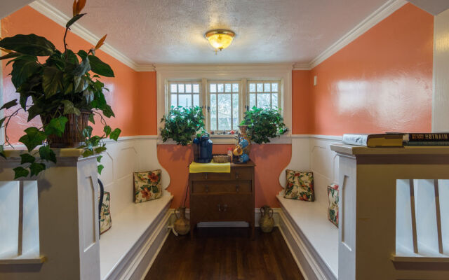 Palm Beach Hibiscus Bed & Breakfast