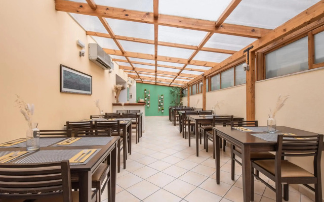 Yria Hotel