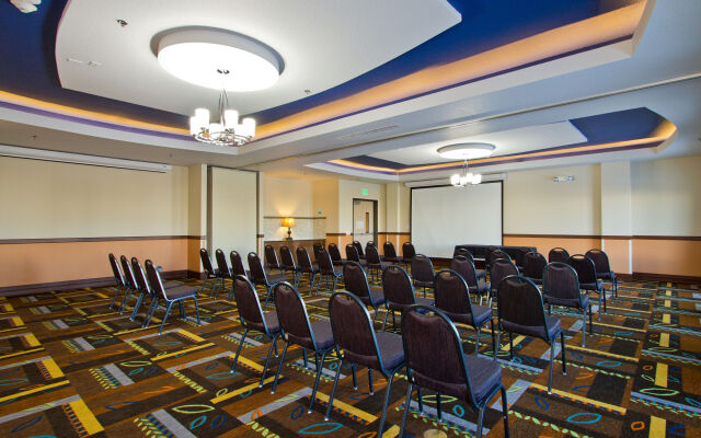 Holiday Inn Express Hotel & Suites Denver East-Peoria Street by IHG