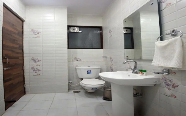 Starlet Prime by OYO Rooms