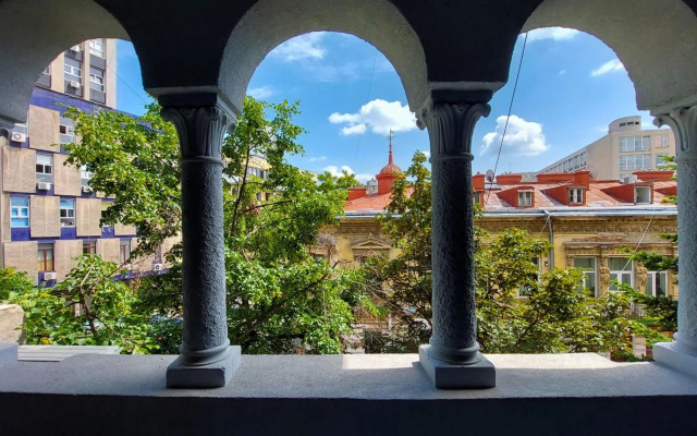 AMZEI Studios & Suites