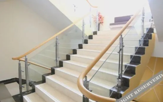 Yun Pan · Cape Town Collection Hotel (Qin Railway Station)